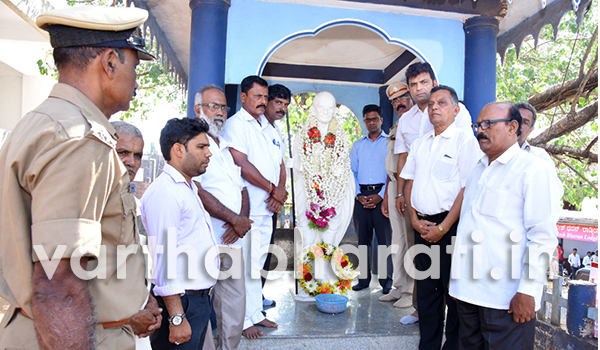 ಪುತ್ತೂರು: ಗಾಂಧೀ ಕಟ್ಟೆಯಲ್ಲಿ ಹುತಾತ್ಮ ದಿನಾಚರಣೆ